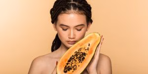 Manfaat masker pepaya efektif cerahkan kulit, atasi jerawat, dan menjaga kelembapan wajah secara alami untuk tampilan lebih sehat dan bercahaya.