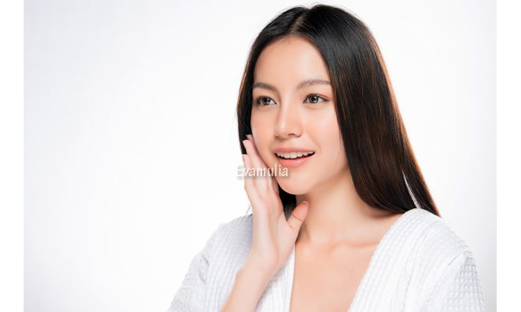 Eva mulia - Klinik Evamulia - Cara Alami Mengencangkan Kulit - Perawatan Wajah - Semakin bertambahnya usia kita, kondisi kulit akan menunjukan tanda-tanda penuaan. Tanda penuaan salah satunyak aadalah mengendurnya kulit. Kulit yang semakin mengendur adalah proses alami dan tidak dapat kalian hindari.