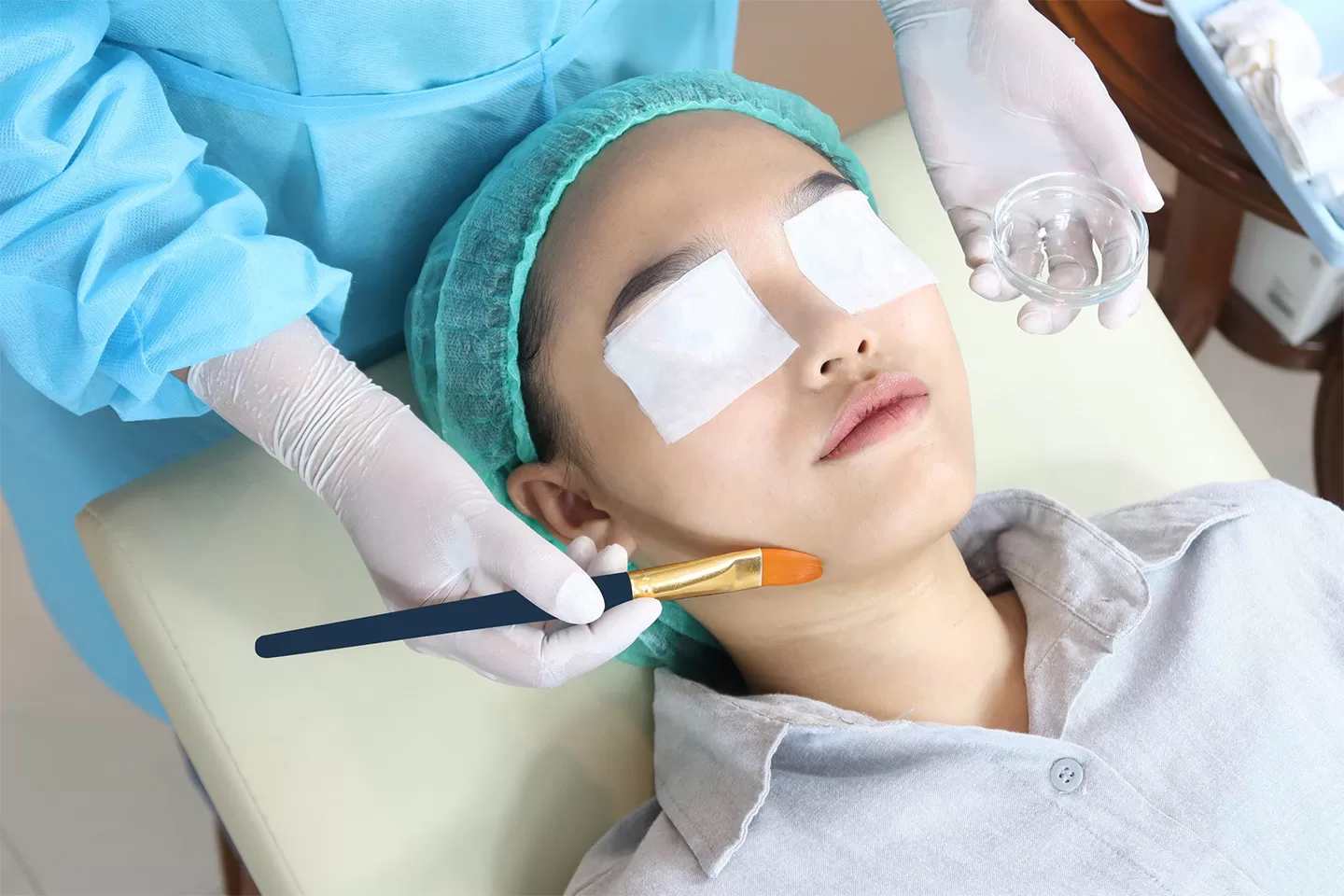 Advance Glowing Peel Treatment
