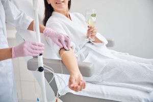 Apakah Infus Whitening Berbahaya? Ketahui Manfaat dan Risiko Sebelum Mencobanya