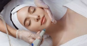 manfaat facial wajah, manfaat facial wajah rutin, facial wajah, perawatan wajah rutin, kulit wajah sehat, facial untuk wajah, kebersihan kulit wajah, perawatan kulit profesional, perawatan wajah klinik, facial wajah wanita, facial wajah pria, kesehatan kulit wajah, Eva Mulia Clinic, klinik kecantikan, perawatan kulit terpercaya