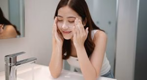 Yakin Teknik Cleansingmu Sudah Benar Cek 5 Kesalahan yang Sering Dilakukan!