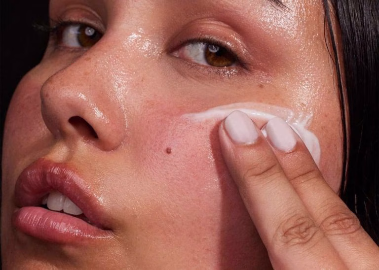 Slugging Skincare Aman untuk Kulit Apa? Tren TikTok yang Perlu Dipahami Dulu